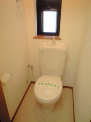 トイレ　窓のある明るいトイレ