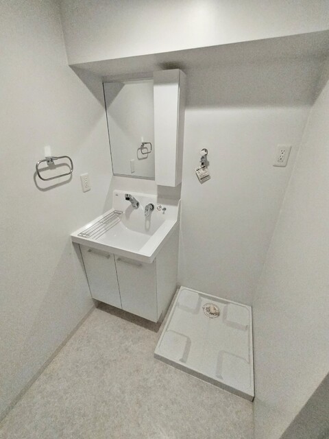 洗面設備　洗髪洗面化粧台と室内洗濯機置き場