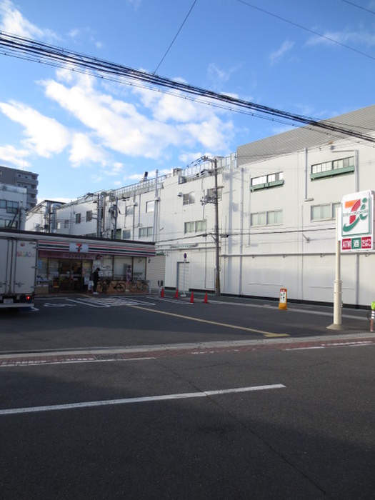 コンビニ　セブンイレブン（コンビニ）まで265m