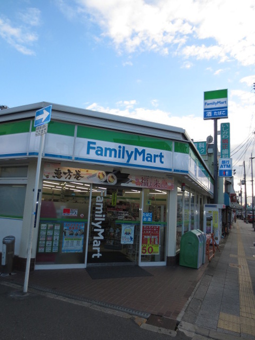 コンビニ　ファミリーマート（コンビニ）まで644m