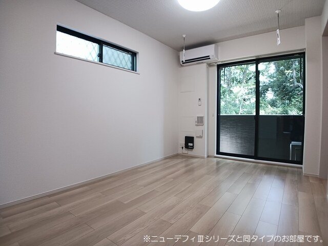 居室・リビング　こちらの居間で趣味の時間をお楽しみください