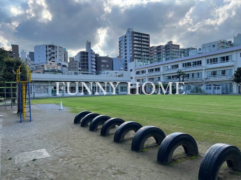 小学校　目黒区立下目黒小学校（小学校）まで155m