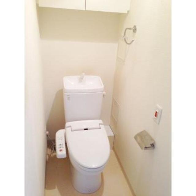 トイレ　※写真は同タイプ住戸です。