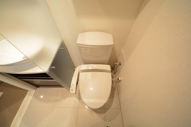 トイレ　ISM谷町六丁目　温水洗浄便座