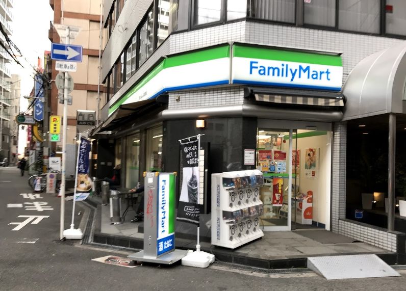 コンビニ　ファミリーマート 四つ橋なんば駅南店（コンビニ）まで106m