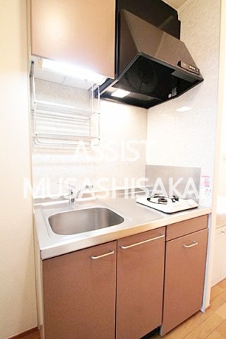 キッチン　写真：設備同仕様の別物件です