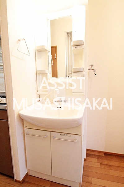 洗面設備　写真：設備同仕様の別物件です