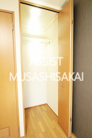 収納　写真：設備同仕様の別物件です