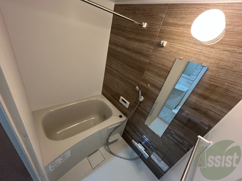 バス・シャワールーム　浴室は狭すぎず、シャワーも浴びやすそうです。