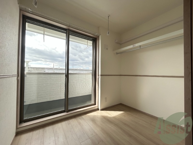 その他部屋・スペース　寝室になりそうな洋室です。シンプルで落ち着きますね。