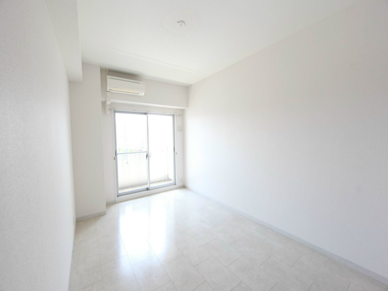 居室・リビング　洋室8.1帖　クローゼット付（収納充実してます）