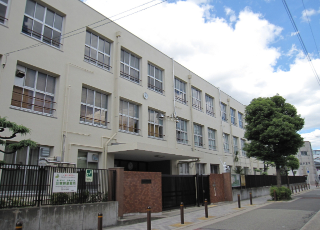 中学校　大阪市立大正中央中学校（中学校）まで731m