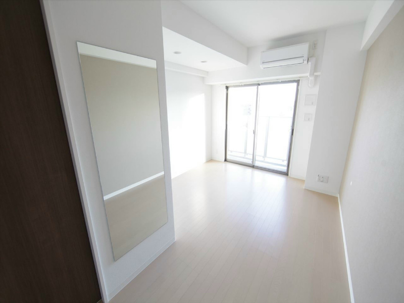 バルコニー　洋室7.5帖　エアコン完備　南面バルコニー