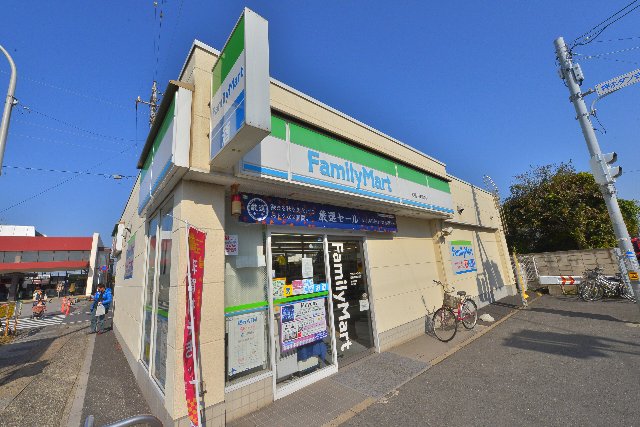 コンビニ　ファミリーマート 船橋法典駅前店（コンビニ）まで695m