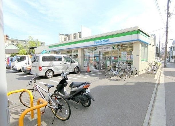 コンビニ　ファミリーマート三度屋大森東四丁目店（コンビニ）まで260m