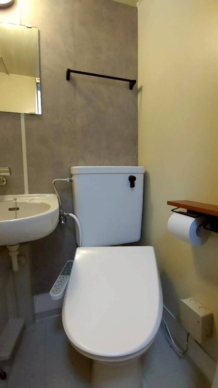 トイレ　温水洗浄便座