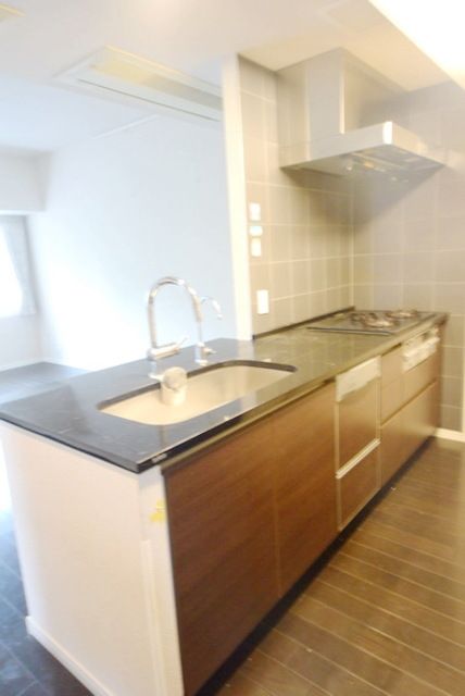 キッチン　★広々としたオープンキッチンです★