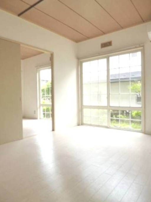 その他部屋・スペース　開放的な寝室です