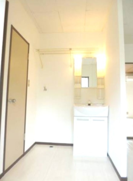 洗面設備　脱衣スペースもあります