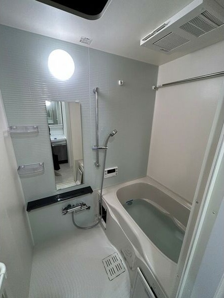 バス・シャワールーム　落ち着いた空間のお風呂です