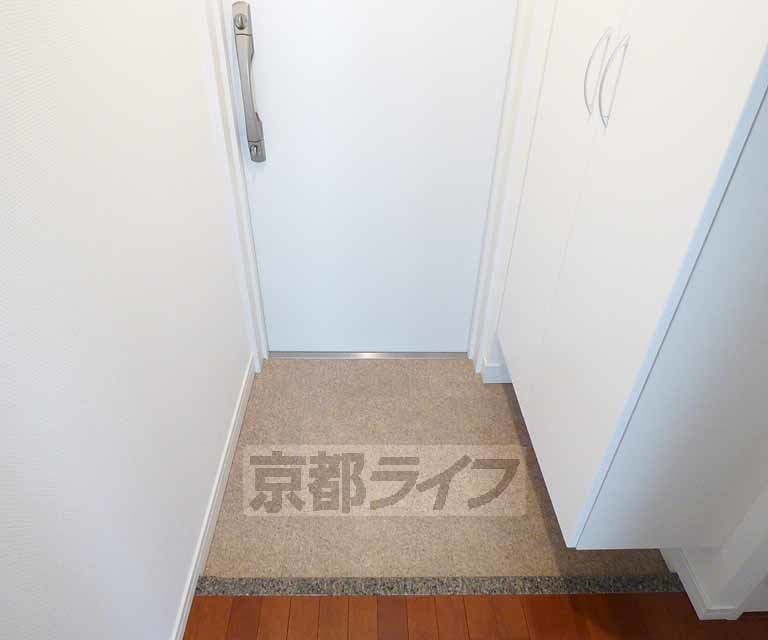 玄関　広々とした玄関です。