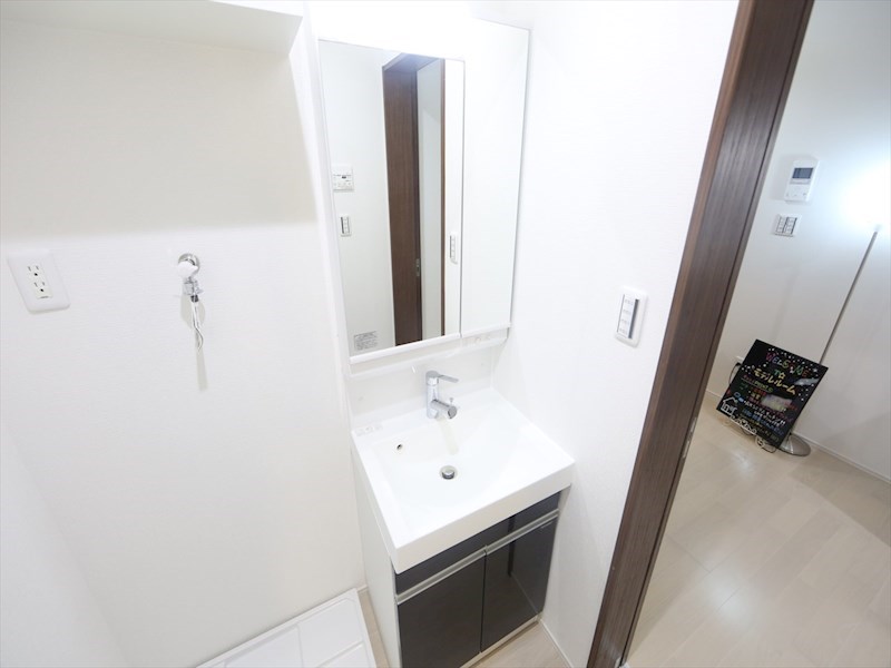 洗面設備　脱衣所　独立洗面台（シャンプードレッサー）　イメージ写真