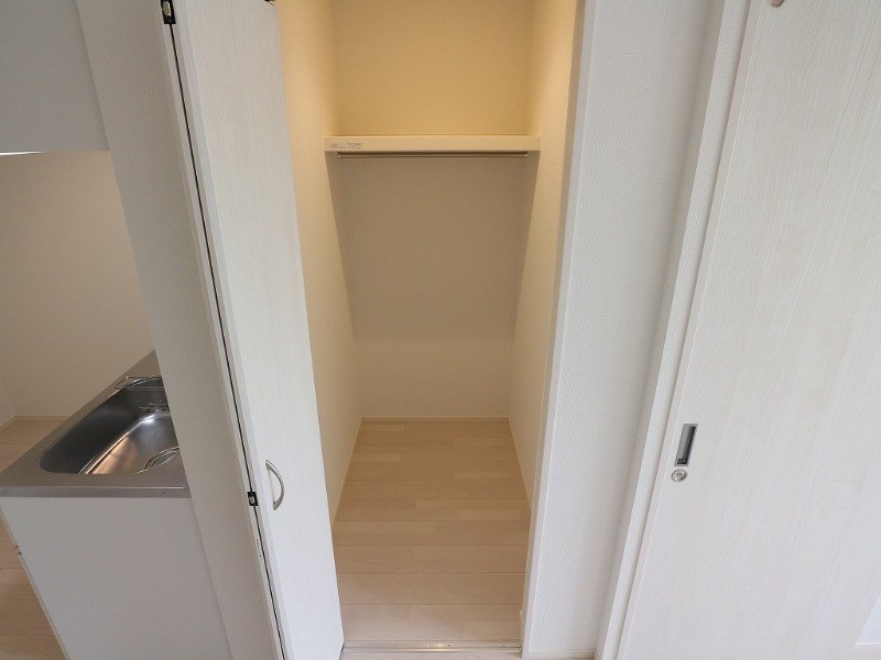 収納　ウォークインクローゼット（収納充実してます）　イメージ写真