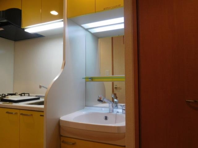 洗面設備　独立洗面台です。