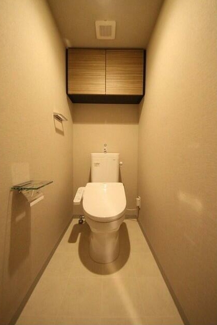 トイレ　温水洗浄便座。