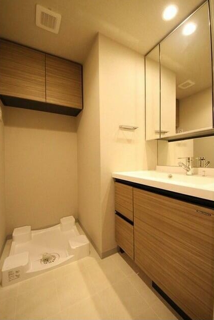 洗面設備　嬉しい独立洗面台付き。