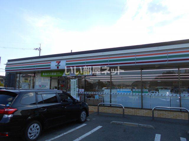 コンビニ　セブンイレブン 大和郡山九条町店（コンビニ）まで724m