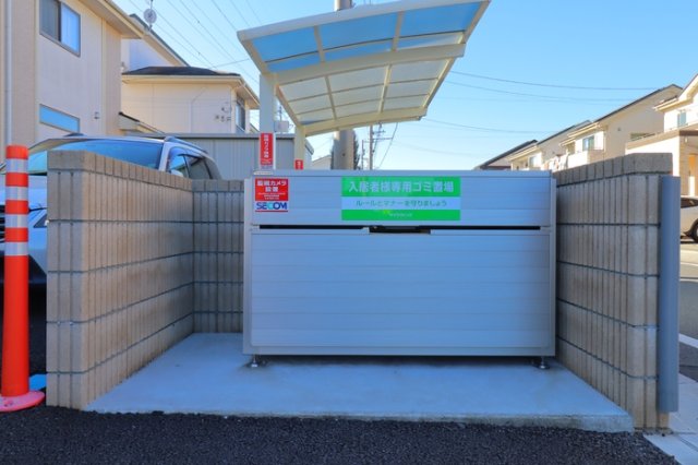 その他　ストッカー式の敷地内ゴミ置場です。