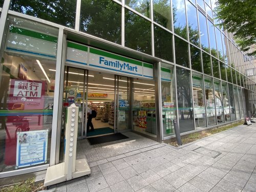 コンビニ　ファミリーマート（コンビニ）まで160m