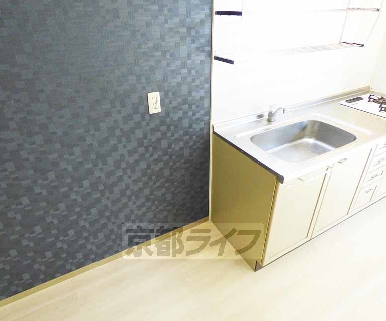 その他部屋・スペース　キッチン横に冷蔵庫が置けます。