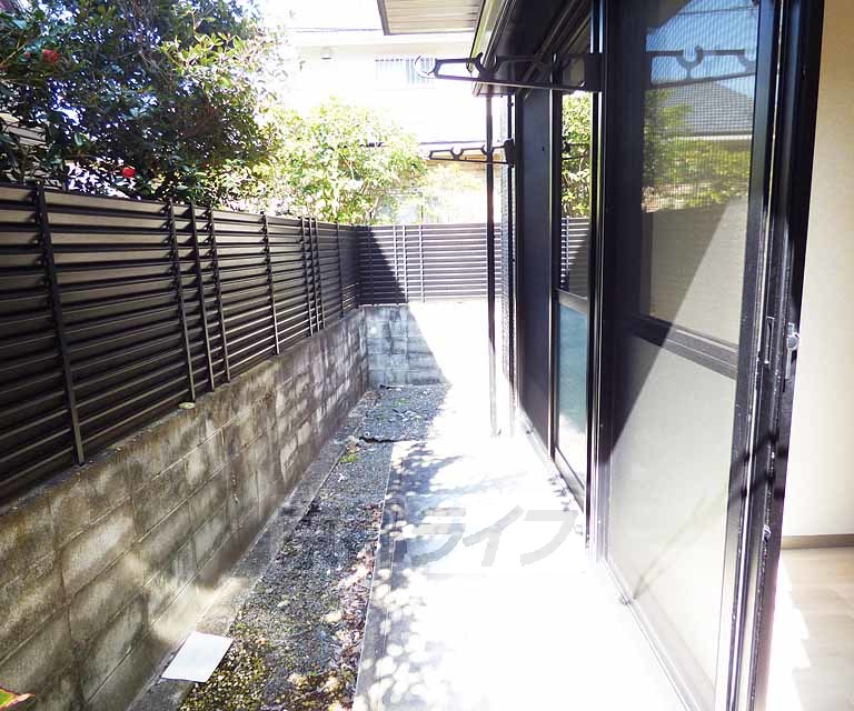 バルコニー　一階は庭付きのバルコニーです。
