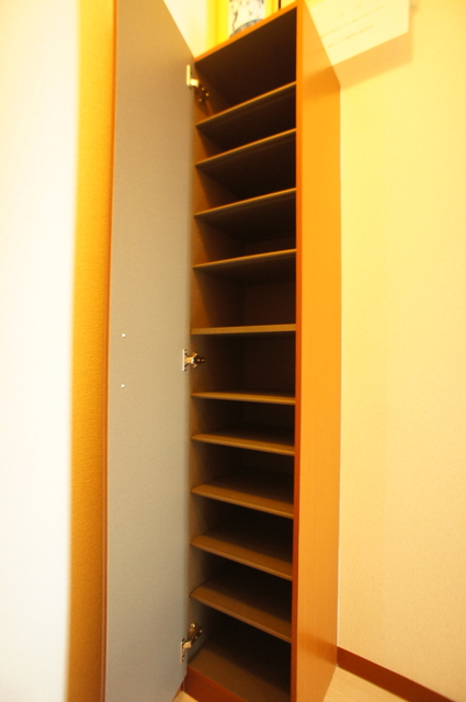 その他設備　下駄箱付なので、玄関はいつでもスッキリ片付きますね☆