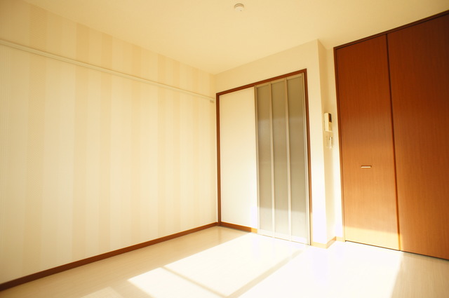 その他部屋・スペース　室内はフローリングで雰囲気のいい内装です！