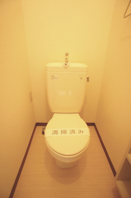 トイレ　白を基調とした空間で清潔感のあるトイレです♪