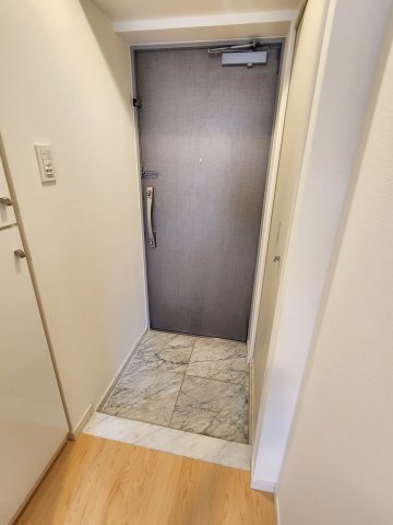 玄関　ラ・エテルノ横浜関内