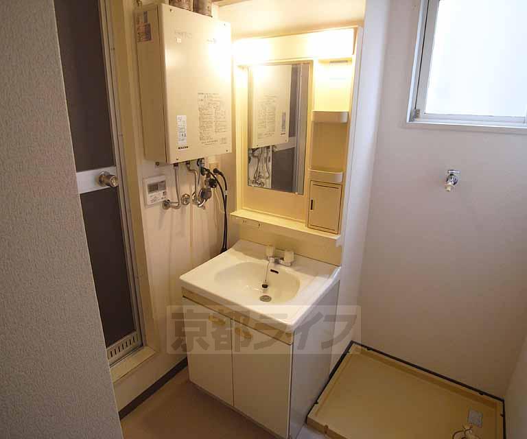 洗面設備　独立洗面台です。