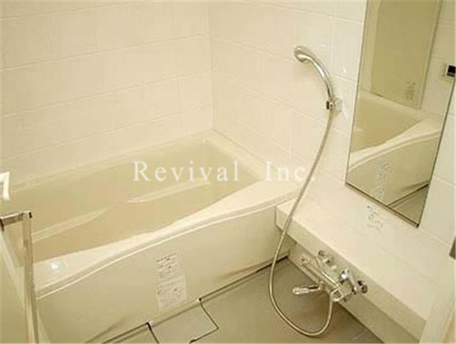 バス・シャワールーム　追い焚き・浴室乾燥完備でございます