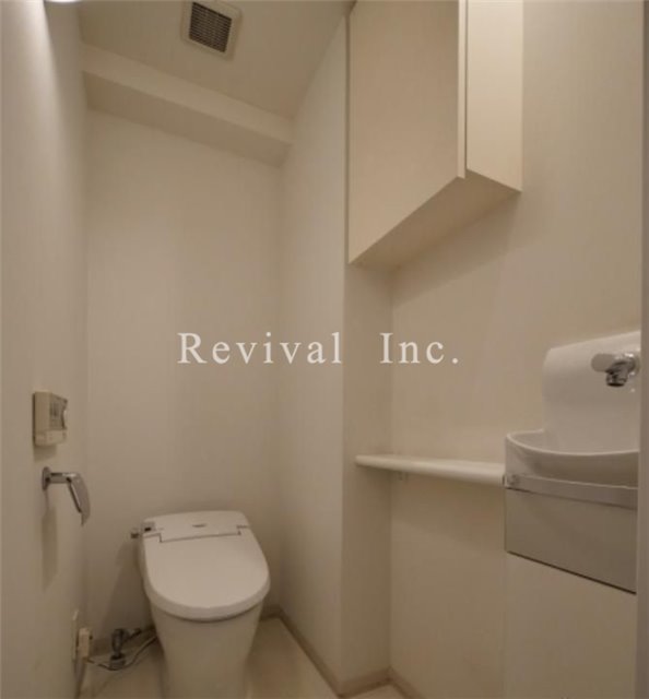 トイレ　お手洗いにも洗面台がございます