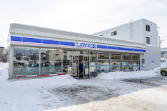 コンビニ　ローソン札幌八軒2条東店（コンビニ）まで424m