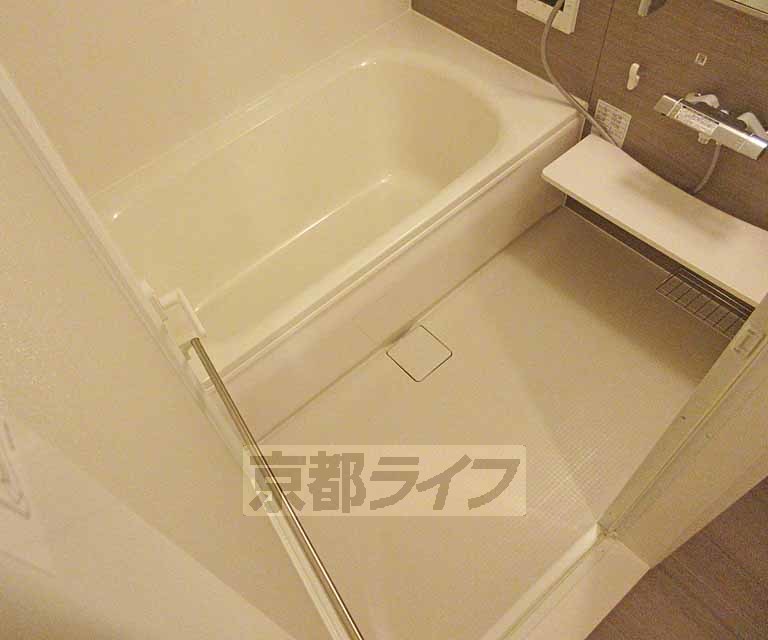 バス・シャワールーム　リラックスできるバスルーム・