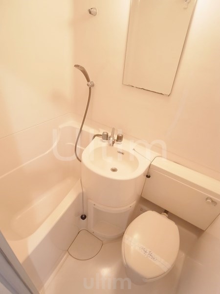 バス・シャワールーム　※別のお部屋の写真です