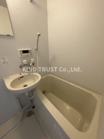 バス・シャワールーム　コンパクトで使いやすいお風呂です