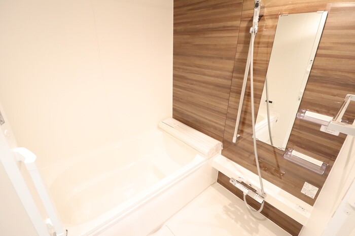 バス・シャワールーム　大きな一坪風呂を搭載です。追い焚き＆浴室乾燥付き☆