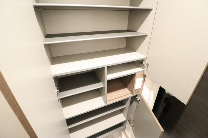 玄関　玄関には大きなシューズボックス搭載です。