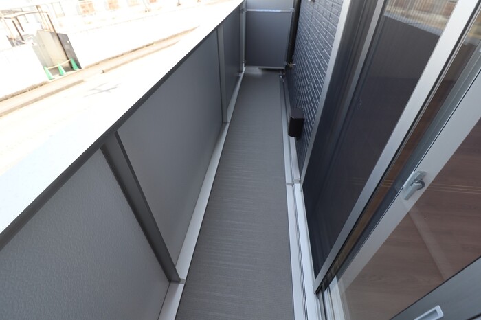 バルコニー　南面バルコニーで日当たり良好です。