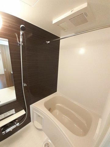 バス・シャワールーム　落ち着いた空間のお風呂です